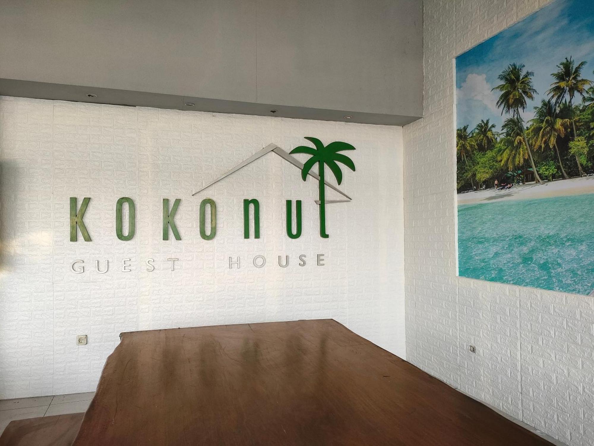 Kokonut Guesthouse Сурабая Екстер'єр фото